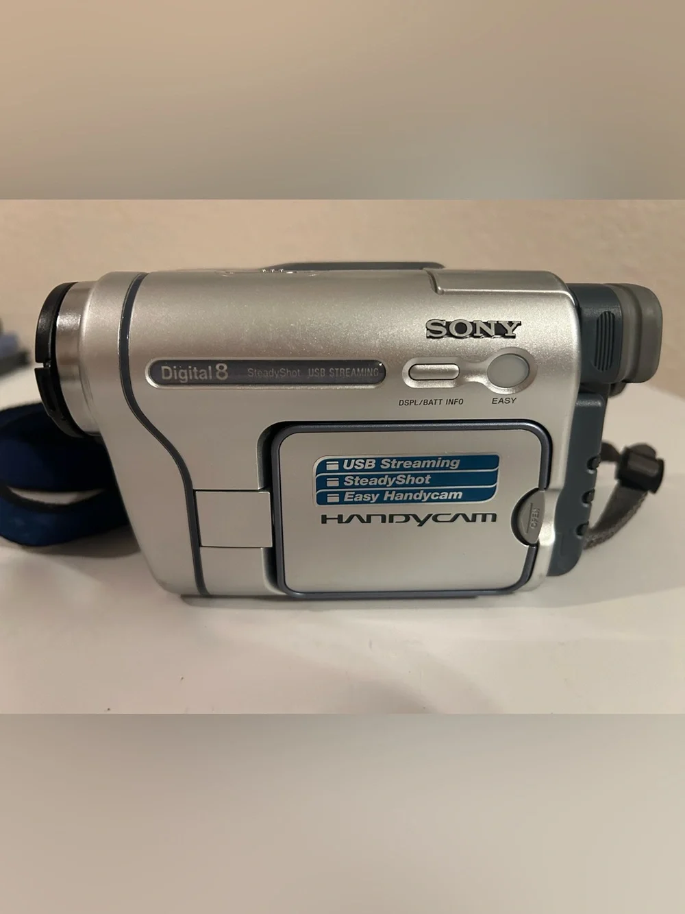 Sony Handycam DCR-TRV260 Digital Zoom Nightshot Camcorder W/some Accessories